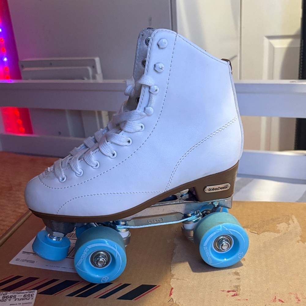 Chic White Roller Skates for Kids by Roller Derby